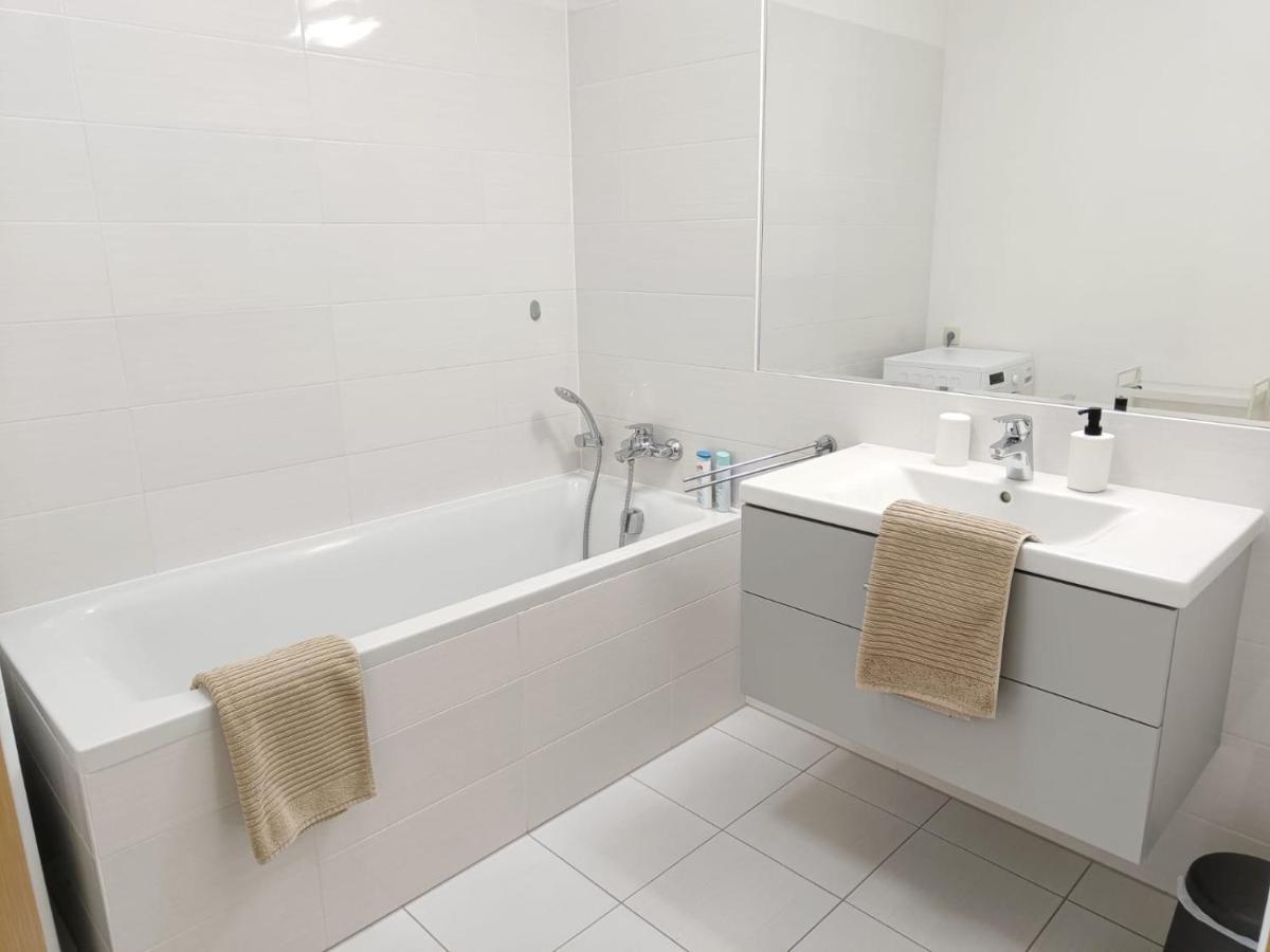 Sag Panorama Apartment 3 Rooms 19Th Floor Great View Free Parking Братислава Экстерьер фото